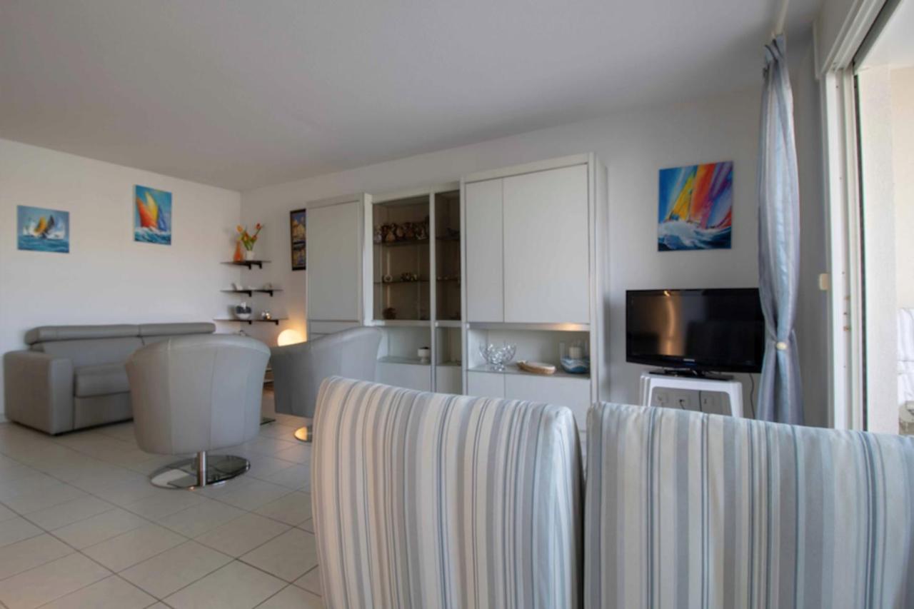 Apartment With Balcony And View On The Port Fréjus Exterior photo