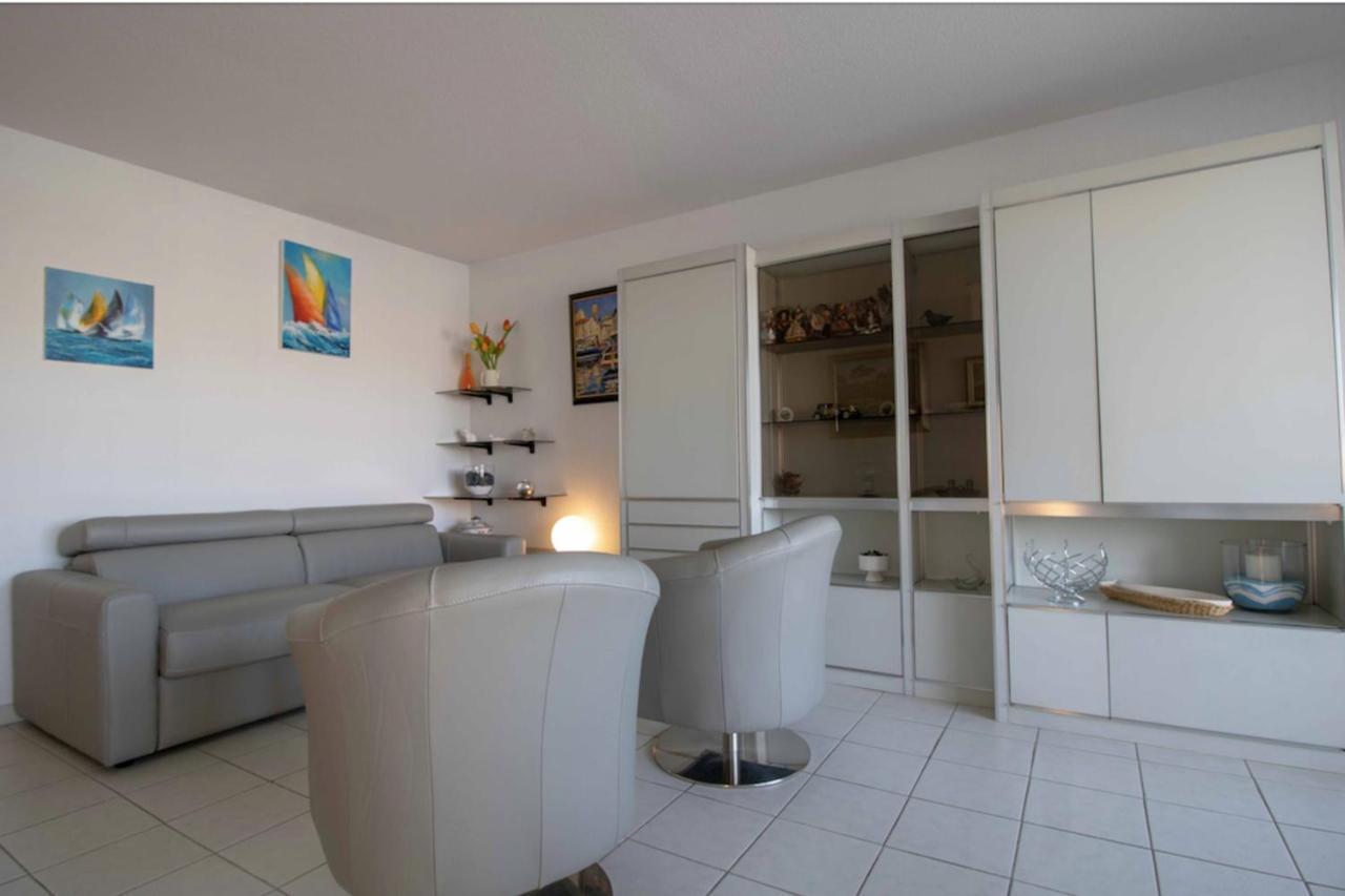 Apartment With Balcony And View On The Port Fréjus Exterior photo