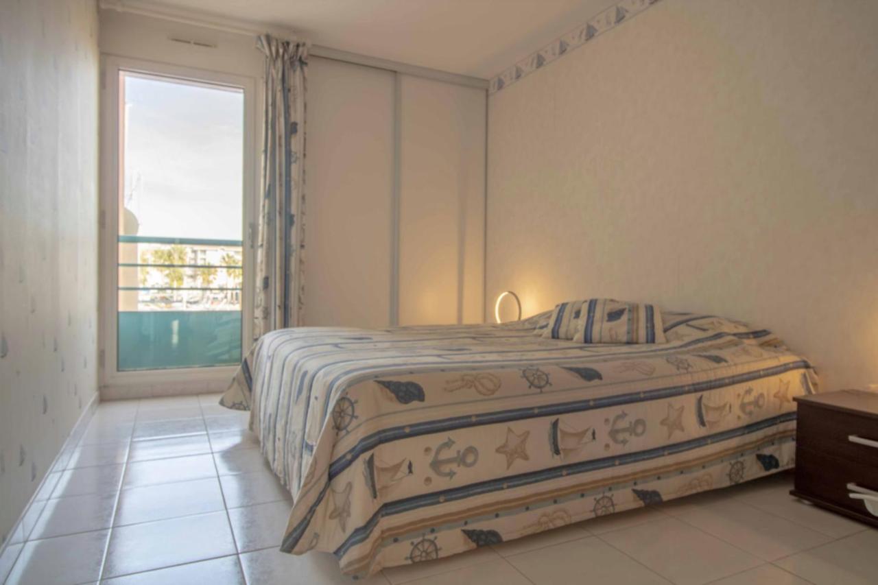 Apartment With Balcony And View On The Port Fréjus Exterior photo